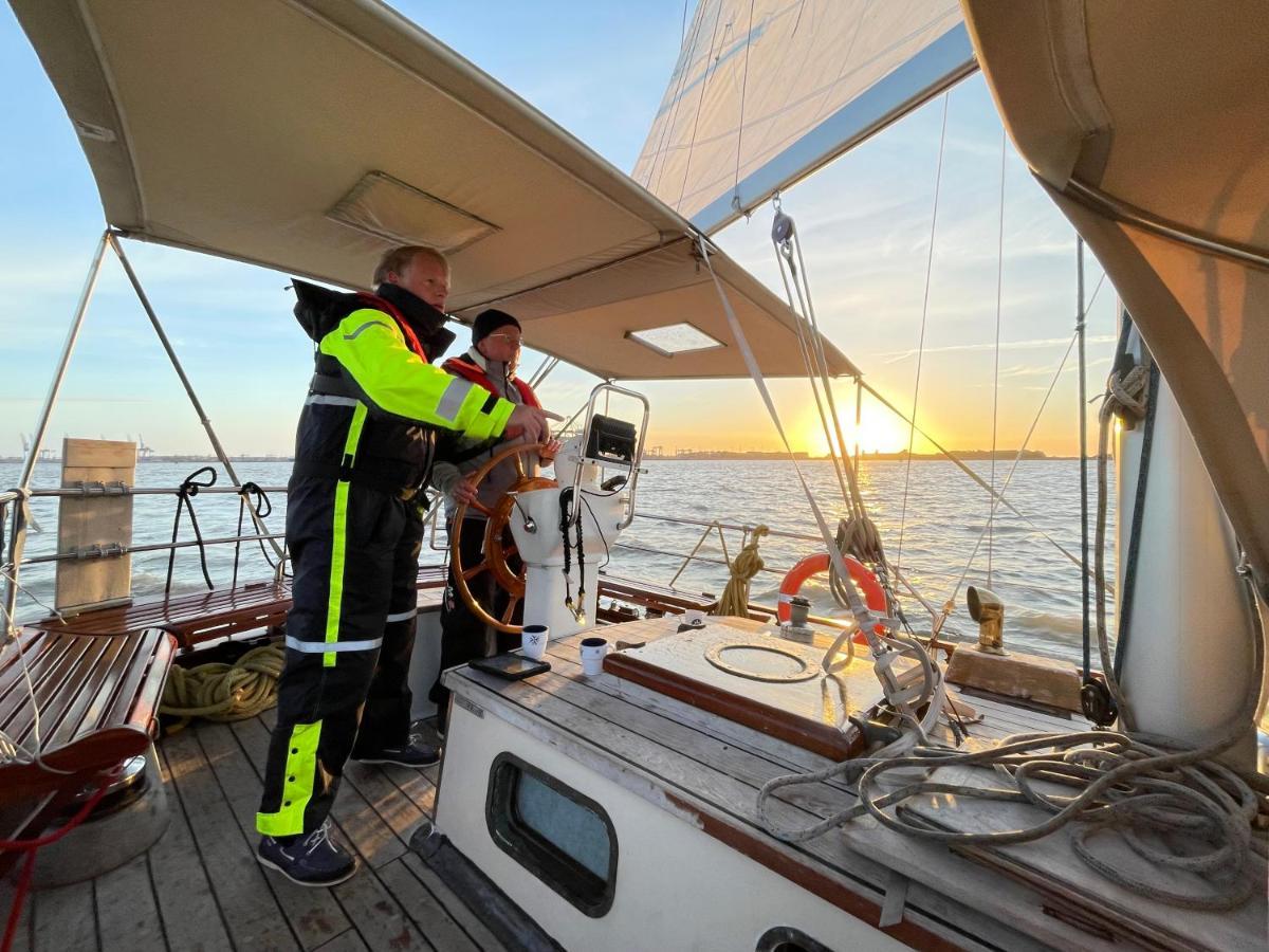 Classic Sailing Ship In Center Of Enkhuizen! エクステリア 写真