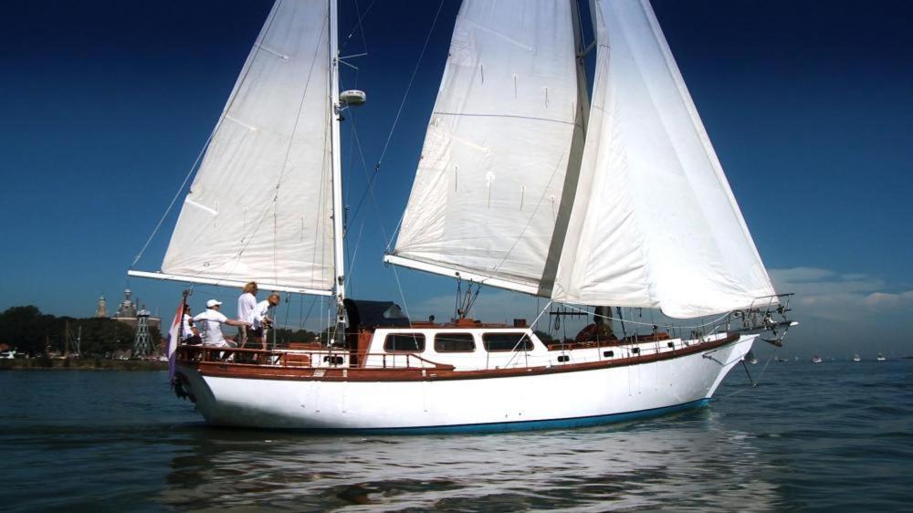 Classic Sailing Ship In Center Of Enkhuizen! エクステリア 写真